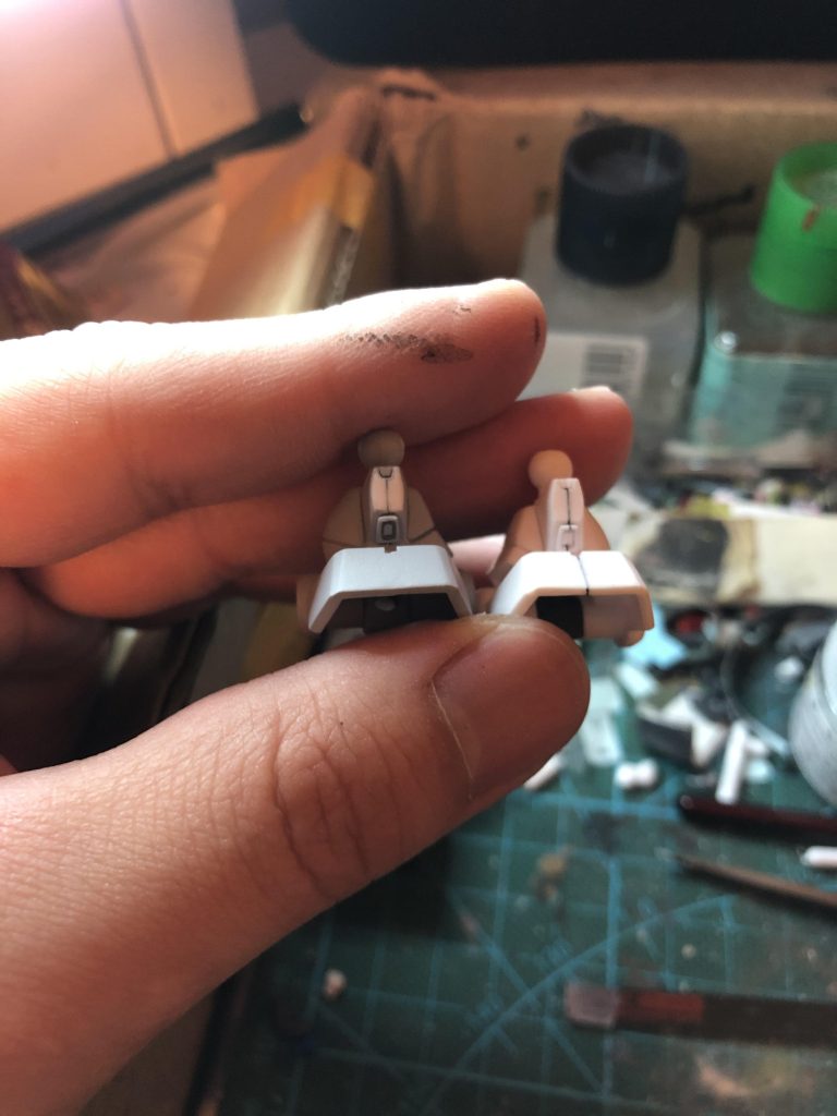 合わせ目を消す作業では、ディテールの処理が一番難しいと思います。やはり苦手ですが、これも古いSDシリーズならではの作る楽しさでしょう（