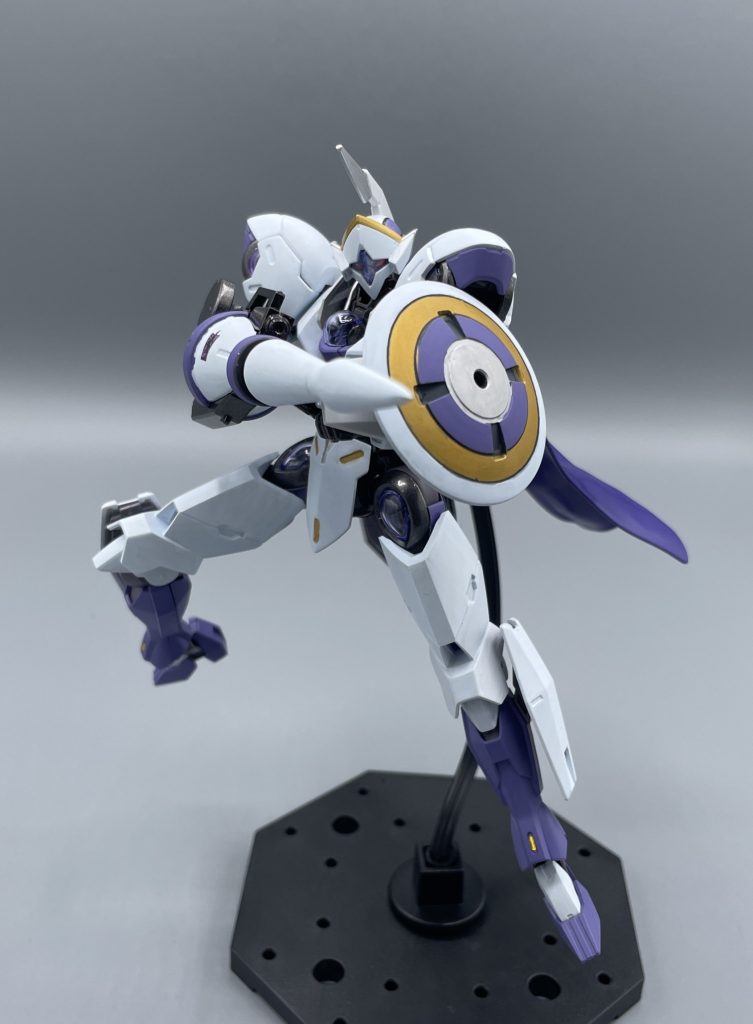 機械人形・柴天使ミカエリス 読み方は「オートマタしてんしミカエリス」です。柴天使は、熾天使をもじったもので、モビルスーツではなく機械人形(オートマタ)という設定です。 ファンタジーの世界観で、強大な魔族に人類が対応する為に、科学の力を以って作り上げたのが、このミカエリスです。
