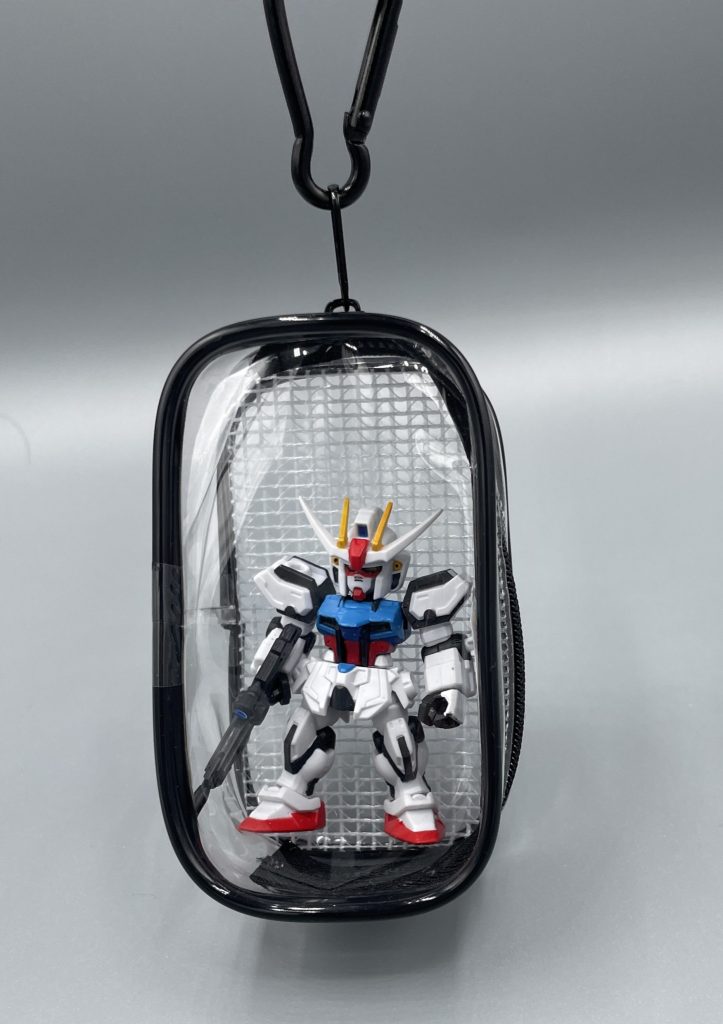 推し活ストライカーパック!? 最近、推しのぬいぐるみやマスコットを透明のパックに入れて持ち歩くのが流行っているんだとか。愛しのストライクと、いつでも一緒に居られます。