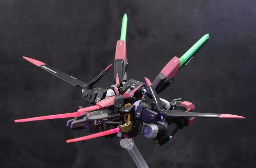 変形時はビームサーベルを発振し、回転しながら敵に突貫...なんてイメージです笑最後まで閲覧いただきありがとうございました!!