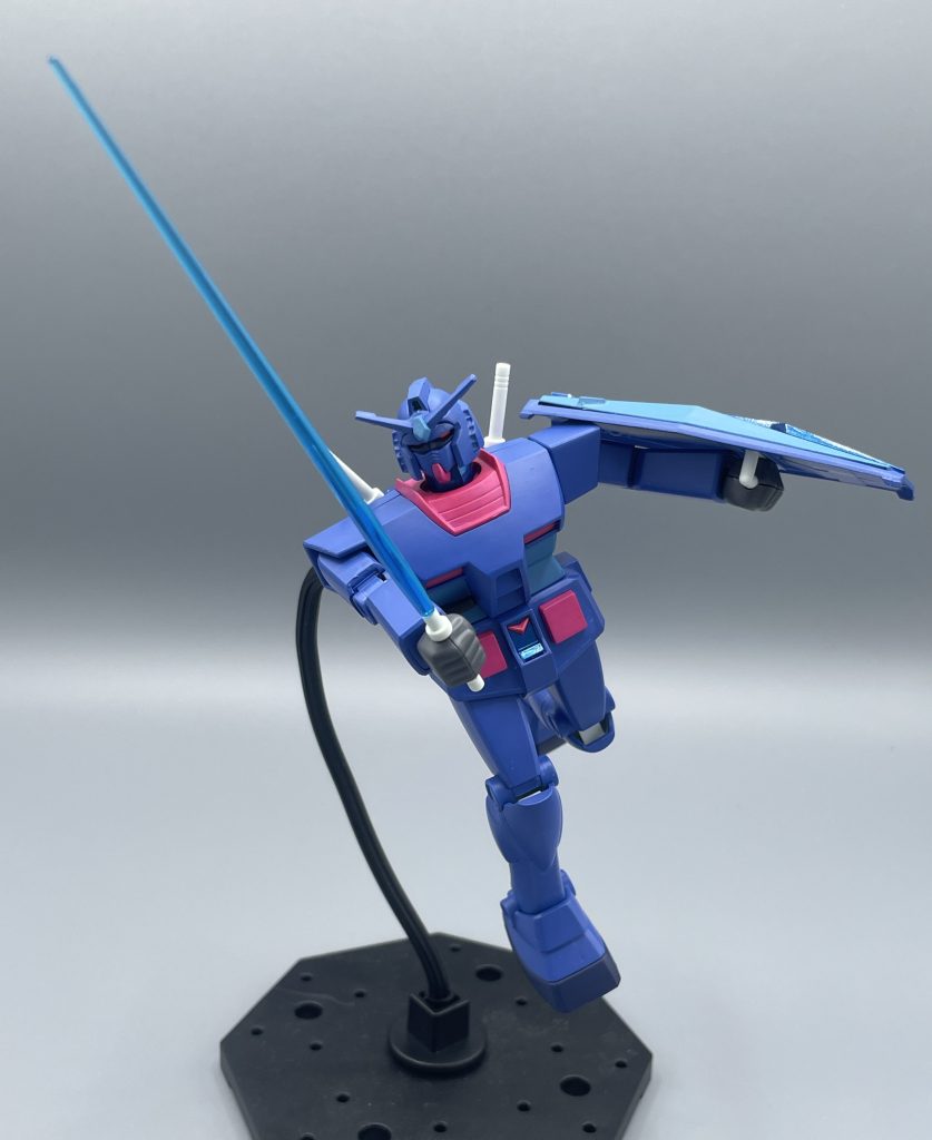 Ｈi-ν ビームサーベル！！　青い機体ですし、よく似合います。何故かちょっとカッコよく見える不思議(笑)