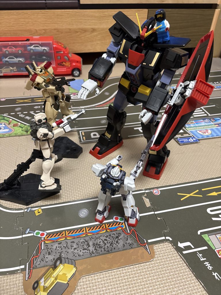 サイコガンダムinトミカシティ–2枚目/制作者：masa.d