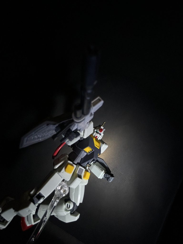 宇宙での運用記録が見つかったほか、連邦・ジオンともに「このガンダムを見た」という報告、記録が見つかったほか他のガンダムと比べるとごくわずかではあるが、撃墜記録が残っていた。