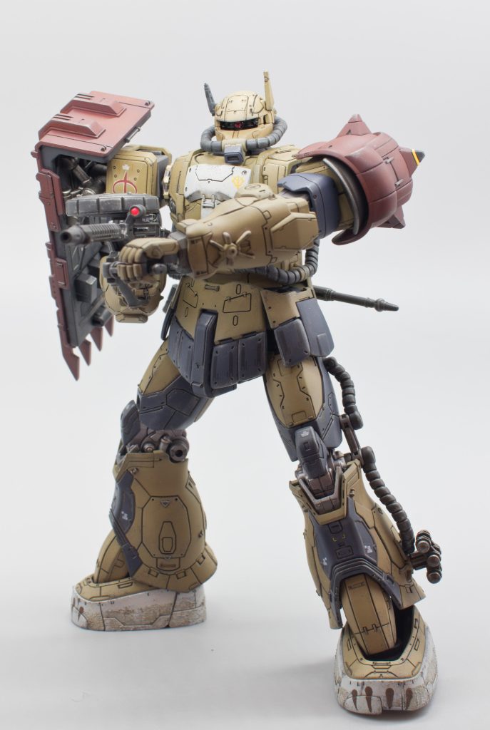 全塗装すると、塗装面を傷つけないようポージングには気を遣うものですが、このキットは比較的気楽に動かせますね