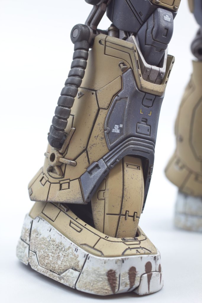 つま先の「 爪」のようなペイントは筆塗りで描き込みました