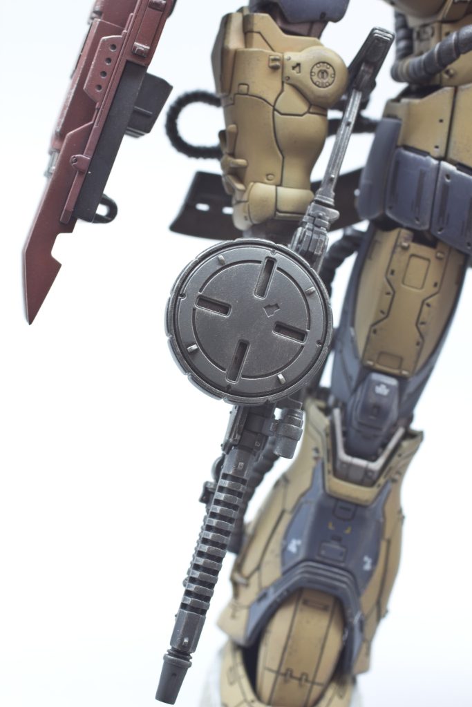 設定画で妙に印象に残った弾倉天面を、同様に塗り分けました