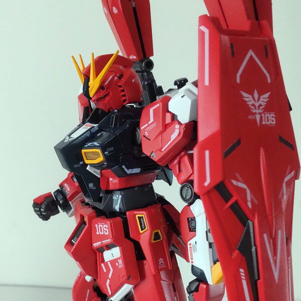 真っ赤なニューガンダムプラモデル RG νガンダム 「赤いνGUNDAM」｜nisetora2001さんのガンプラ作品