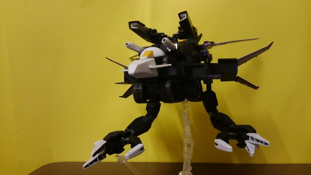 Gボンバーよろしく、両側の巨大アームも使用可能。