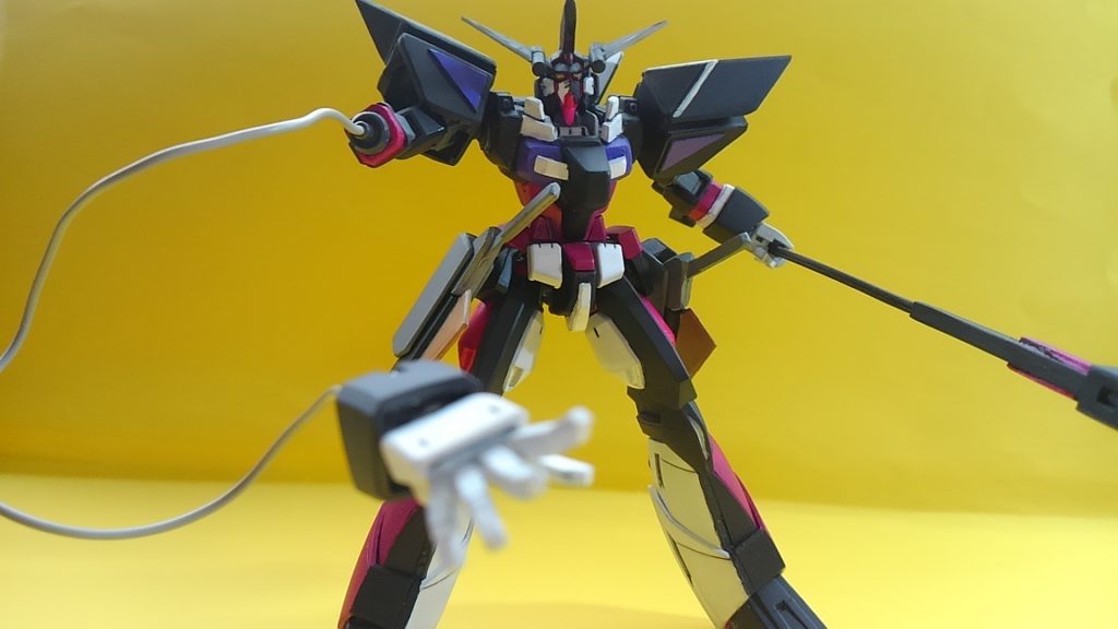 両腕にはディスタントクラッシャーを装備。