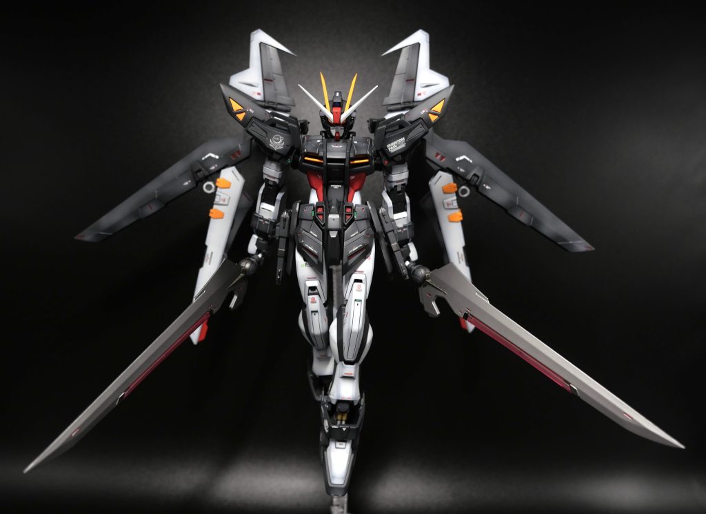 フラガラッハ3のビーム刃は塗装終わってから紛失に気付いてテキトーなクリアパーツで作りました。 前回の投稿から間が開きましたが最後まで閲覧ありがとうございます！