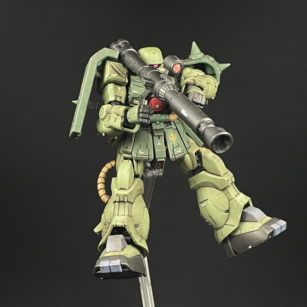 他のキットからザクバズーカを拝借してユニコーン版の再現。