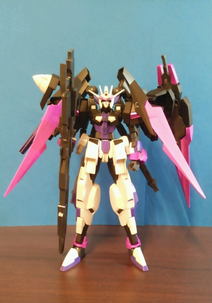 ハイパードッズランチャー、バスターソード、UXファング、ビームガトリングなどを駆使して戦う。