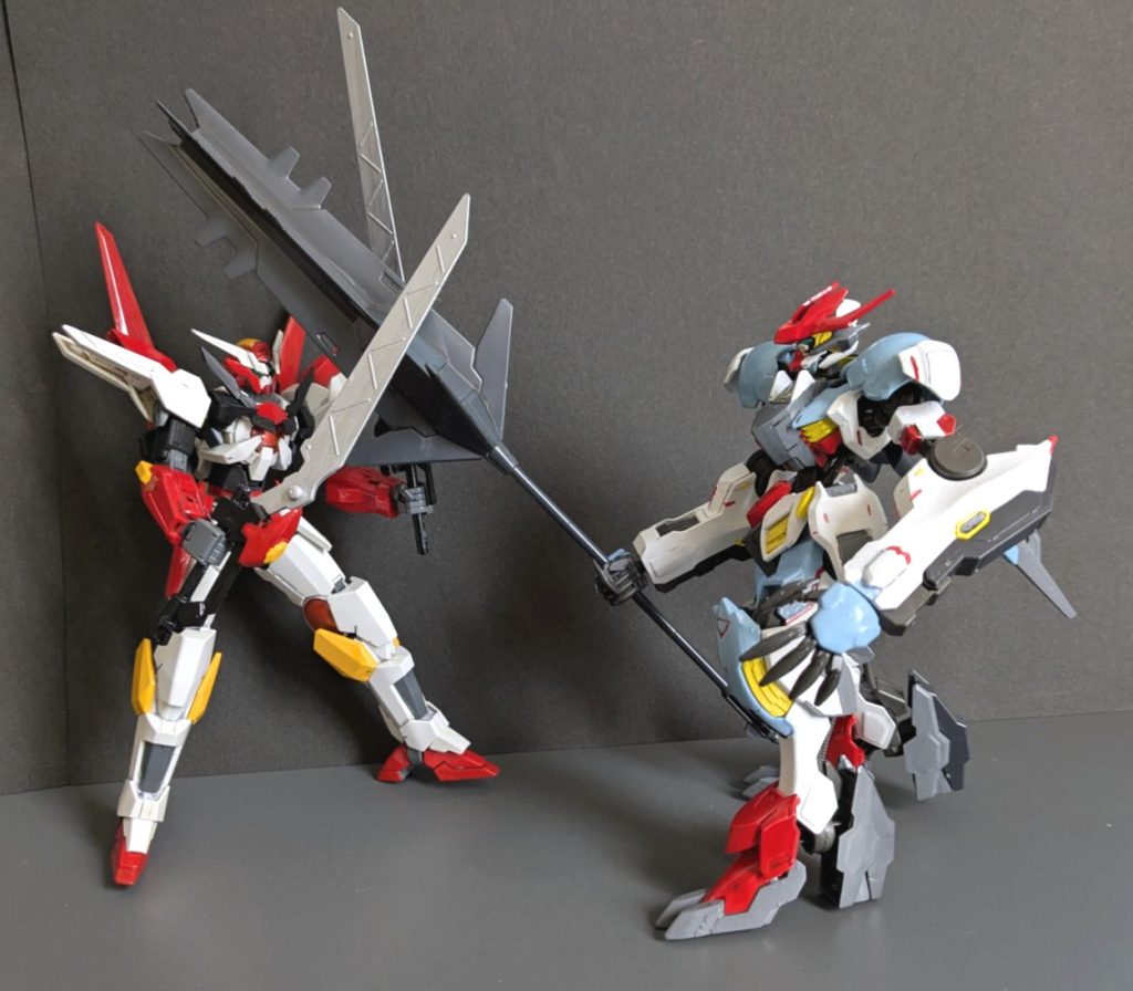 例によって以前出した「ガンダムバルバトス・ゲーティア」さんの塗装剥がして塗り直したわけですが塗装剥がしの工程の中でパーツ紛失したりで(どこのパーツが足りてないか探してみても面白いかもしれません)テンション下がったりもありの「サムネでそれっぽく見えればいいや」スタイルですね。近くで見ると結構粗いですが時期逃すよりいいかなと…しかし以前のゲーティアでも肩パーツが折れたり僕がバルバトスに手を出すとなにかが起きますw