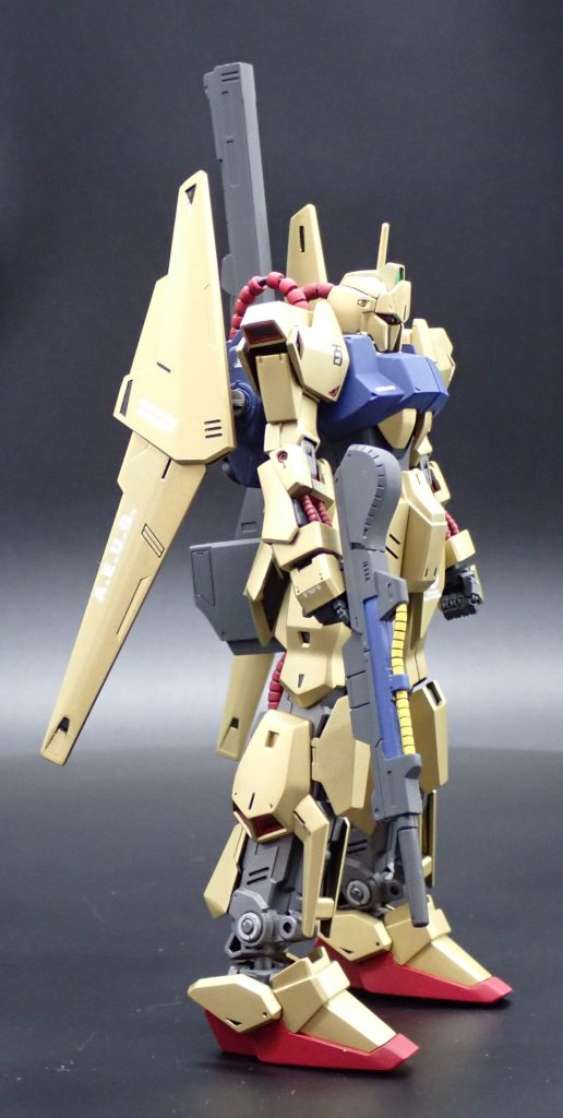 ハンドパーツは三角屋さんの物を使わせて頂きました。トリガーに指が掛かっているので不自然さもないので満足しています。