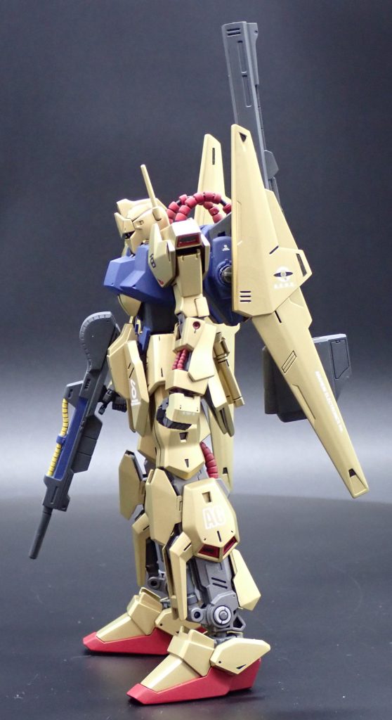 クワトロ大尉が乗る百式という位置づけで「AG」のデカールを使ってあります。