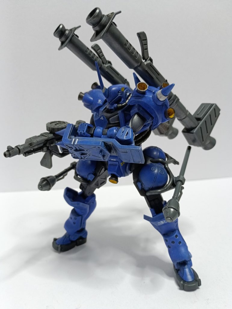 宇宙での戦いもイメージしていたので、ショットガンでなくザクマシンガンを持たせています。