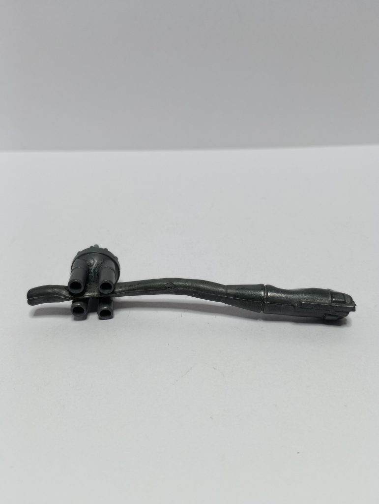 キャノンを火で炙りグニャグニャにして、ポップキャノンの指部？を切り離して、無理やり挟みつけ接着。結局別パーツ化しました。