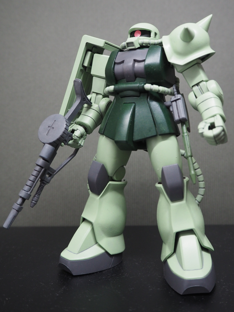 周到な策謀が奏功し戦時協定に核兵器全面禁止条項を含める事に成功、地球侵攻による長期継戦が可能となるが、この状況は公国内にて戦争長期化を望む者らの策動を活発化させることにもなった。緒戦における勝利と引き換えに数多の熟練パイロットを失っていたジオン軍は、連邦によるモビルスーツの投入までに、パイロットの練度を対モビルスーツ戦闘が可能な水準まで引き上げておく必要があった。元々宇宙においてモビルスーツに有効な対抗手段を持たず、ルウムでの大敗により壊滅状態であった連邦宇宙軍の残存兵力こそザクの実戦訓練として最適であり、特にMS-06Cや05Bでも十分対処可能であった事から旧式機の活用の面でも好都合であった。条約により使用不可となった核バズーカに代わり、ザク・マシンガンやザク・バズーカ等の標準兵装を用いた高機動戦術による対艦戦闘を中心にパイロットの習熟は大いに進んだ一方、兵器開発の方針までもが対艦戦闘重視の傾向を示しつつあった。それでもなお仮に連邦が短期間でモビルスーツ開発に成功し実戦投入してきたにせよ、パイロットが対モビルスーツ戦を行えるまでには膨大な時間が必要であり、モビルスーツ戦力におけるジオンとの決定的な差を埋める事は出来ない。そう考えられていた――