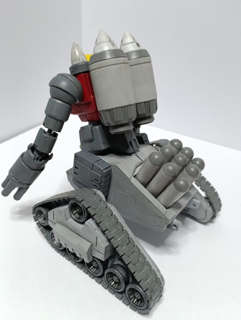 ミサイルストーム。後部ハッチを切り離して、ミサイルを差し込む形で作成。小型のミサイルを12発内蔵。あと、ブースターもストロングミサイルとして敵にブン投げます。