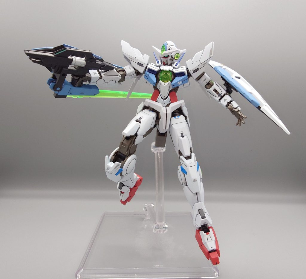 ライフルモードは元々のライフルとコアガンダムⅡのライフルをくっつけました。元のライフルだと少しちっぽけに見えたので少しばかり強力に見えるようにできたと思います。シールドからはみ出てしまっているのが難点、、、