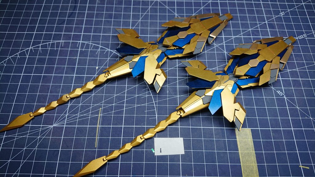 シールド2枚はキットのままだと色分けがほとんどされて無いので色分けマスキングが大変だったけど完成するとめっちゃカッコイイです。(gundam-kao3)