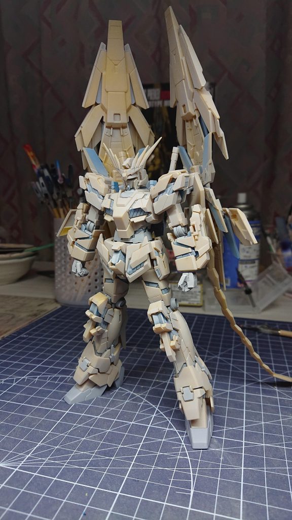 仮サフ　　まだ本サフでは無いので薄いですがこの時点でキズやエッジのヨレなどチェックします。