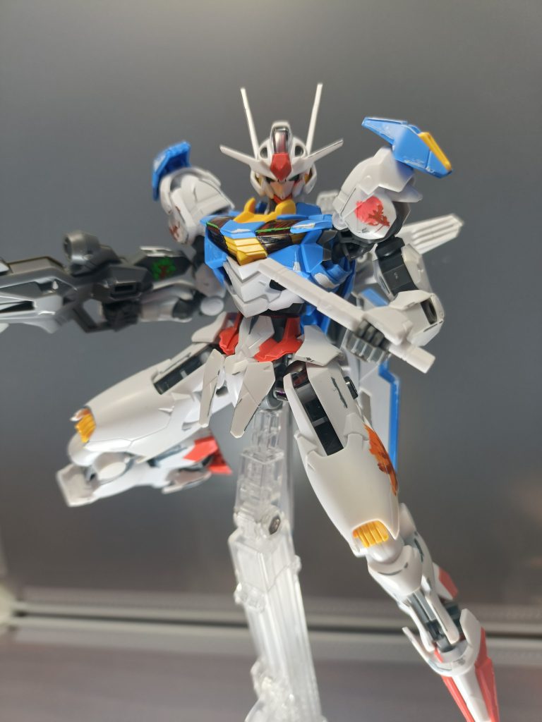 正面から所々に軽く塗装のハゲを表現しました。