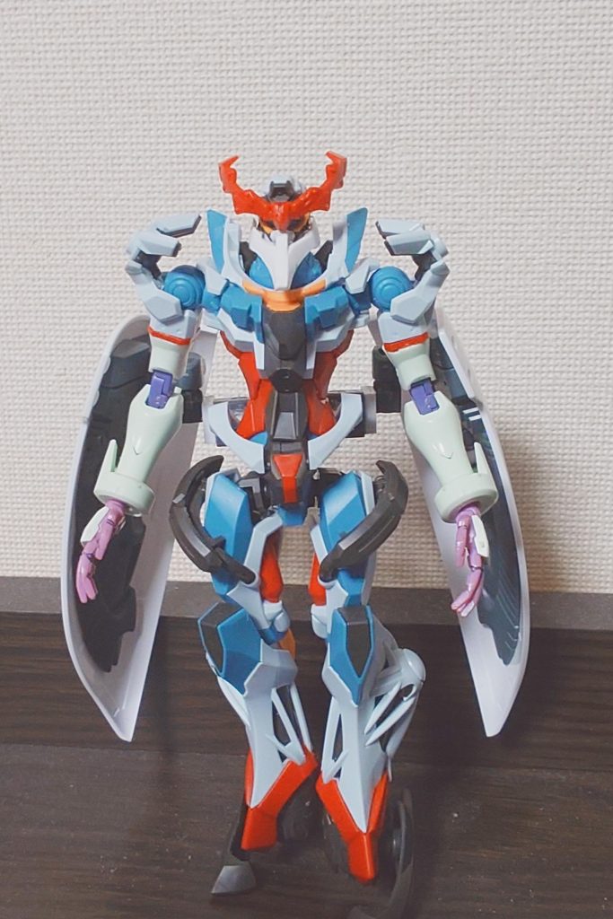 キュベレイの系統をイメージしたので蝶みたいになるように作成していたつもりが塗装前は甲虫って感じでした