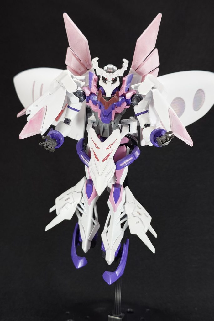 当初はジークアクスをキュベレイのパーツを纏わせるような感じをイメージしていたのですが、キュベレイのパーツが想像以上に大きかったので頭部と肩のみになってしまいました。使ったパーツしてはG-ルシファーと30MM、オプションパーツセットですね