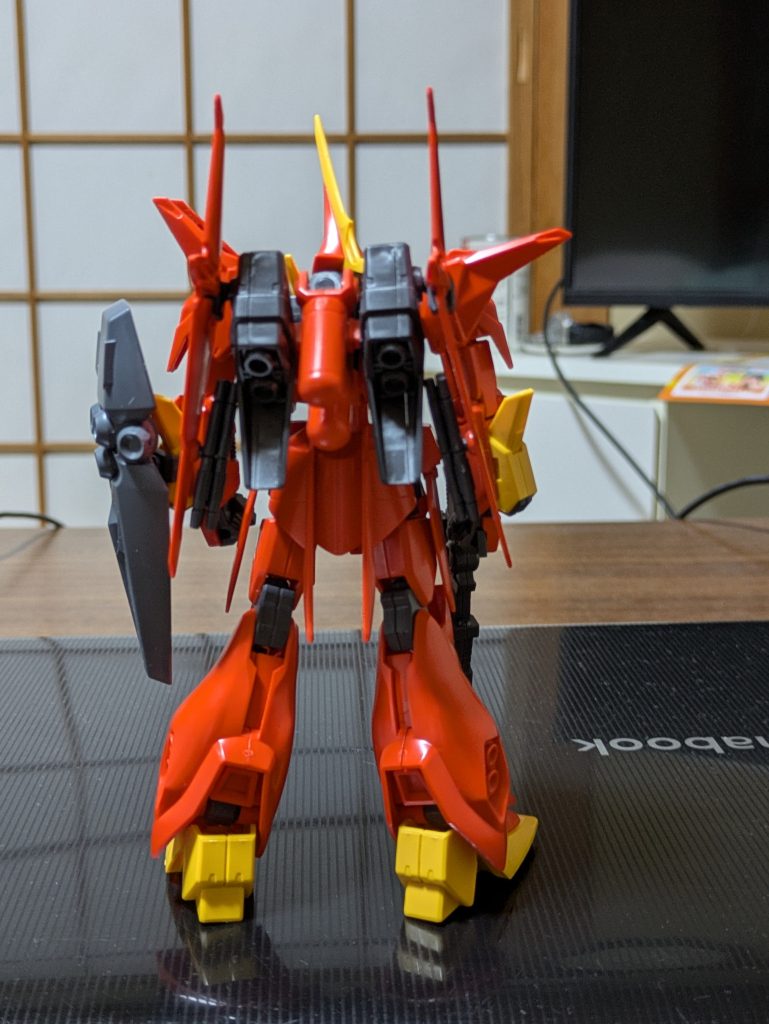 バックパックもそのまま…プロペラントタンクの延長？リントブルムにするならスタビライザー？改造するときは皆さんの作例を参考にさせていただきます。