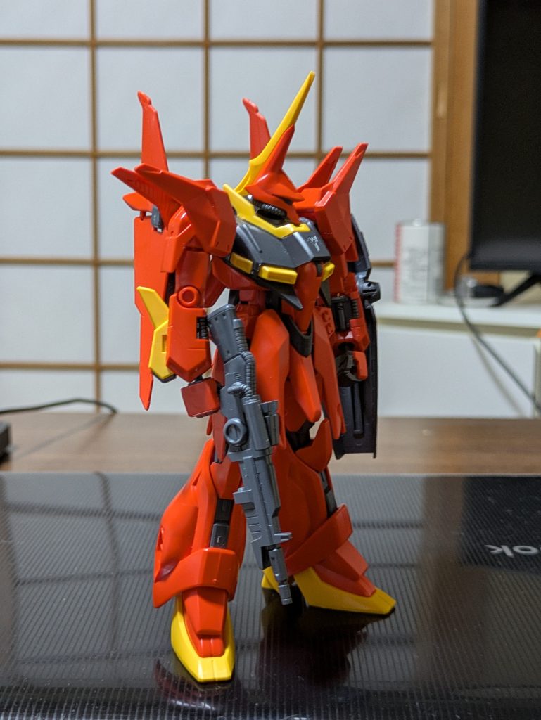 後でばらせるようにダボ穴に切り込みを入れてます。でも、かっちり合体してます。