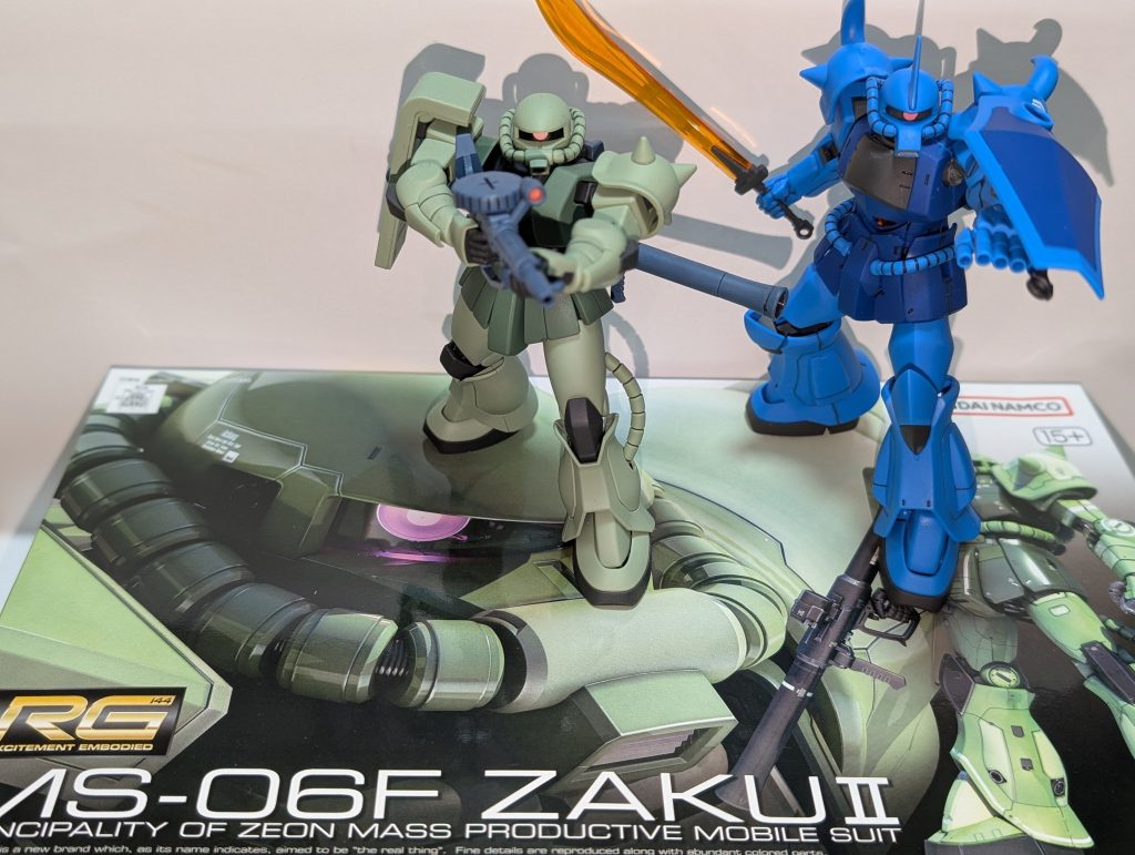 RGザクが売っていたので「ザクや〜ん😍」と、初めてRGを買いました。御開帳して組み立て説明書を見て「…」となりました。僕のスキルで完成できるかしら…😱