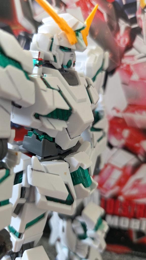 横顔が映えますよねユニコーン！……ん？一部シールだって？こまけぇこたぁいいんだよ!!笑マーカーの白を切らしていたのもあるんですわ（言い訳）現在ガンダムマーカーエアブラシことガマエア（自分の中での略称）がぎり届かなかったのでサイコフレーム部分はすべてマーカーを手で塗ってます。