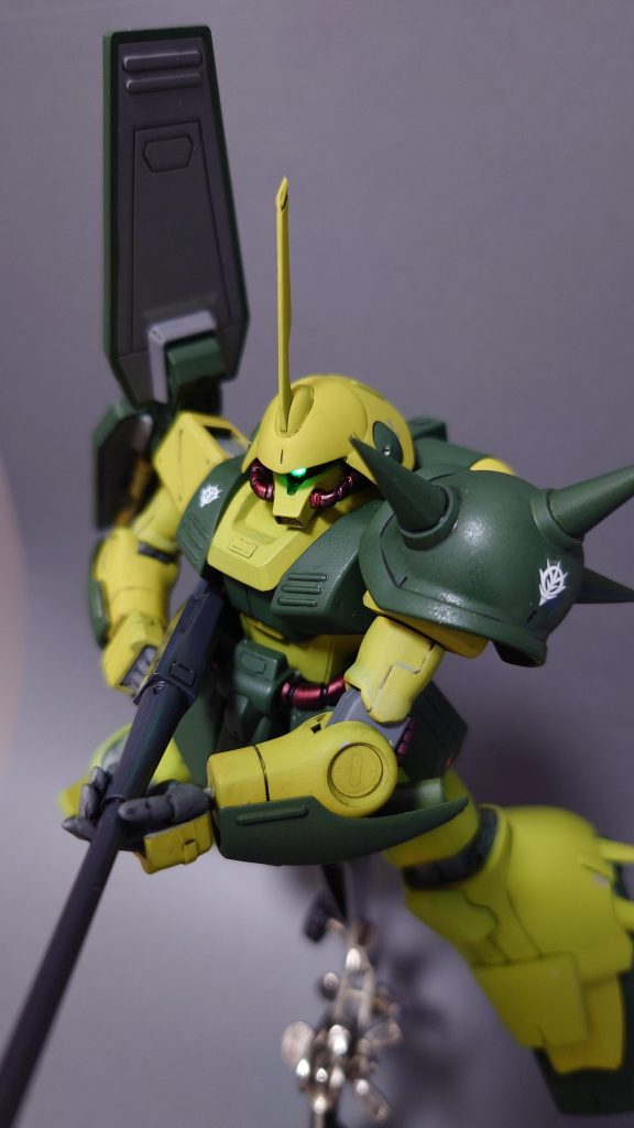 目力ぁ！！ＬＥＤを組み込みましたが胴体に充分なスペースがありすんなり行けました。