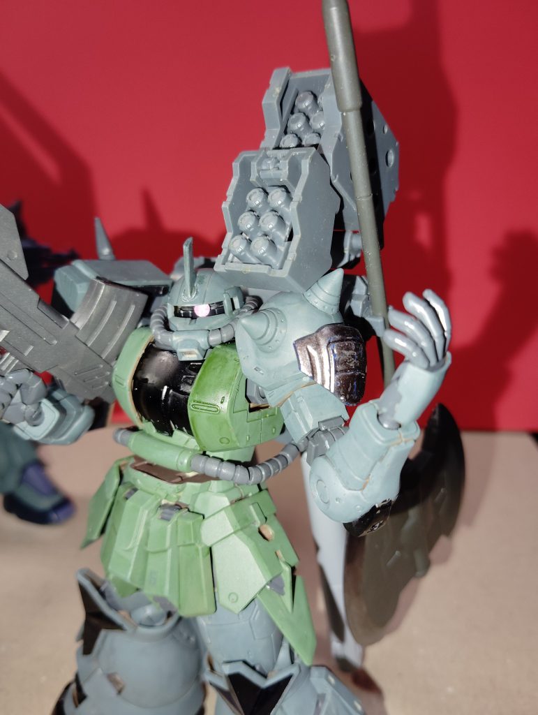 このザクは一番最初の投稿であるものを再塗装して武装を調整しました。