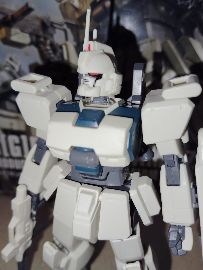 わかりにくいかもですけど顎のガードを削り、ポリパーツを上に上げました。