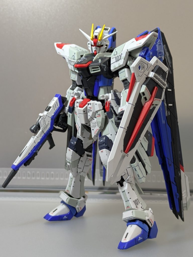 細かいシールデカールに苦戦しましたが、情報量多めでよりメカっぽさが出て良いですね。