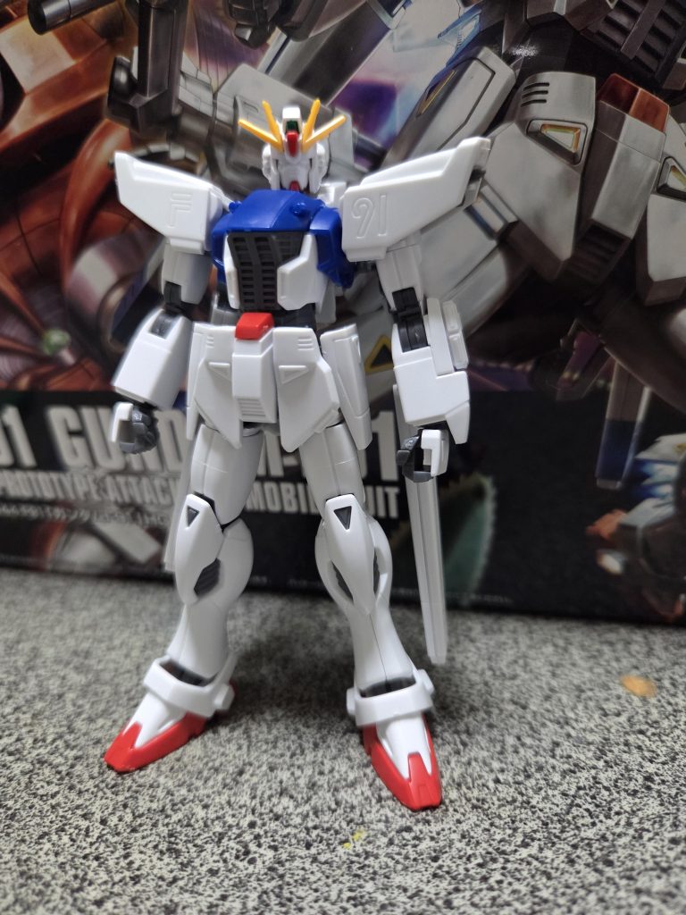 塗装する箇所が！オオスギィ!!(≧Д≦)すっげぇ白くなってる、はっきりわかんだね。と、某先輩が言いそうなレベルで塗装箇所が多かったです💦安いキットだからこうだろうとは思ってましたが予想をはるかに超えてました、シールの数も多いのでシールだけで収めようと思えばいずれは剥がれてくるので大変だけども塗装は必須です。少し部分塗装するだけでかなり化けるキットです！