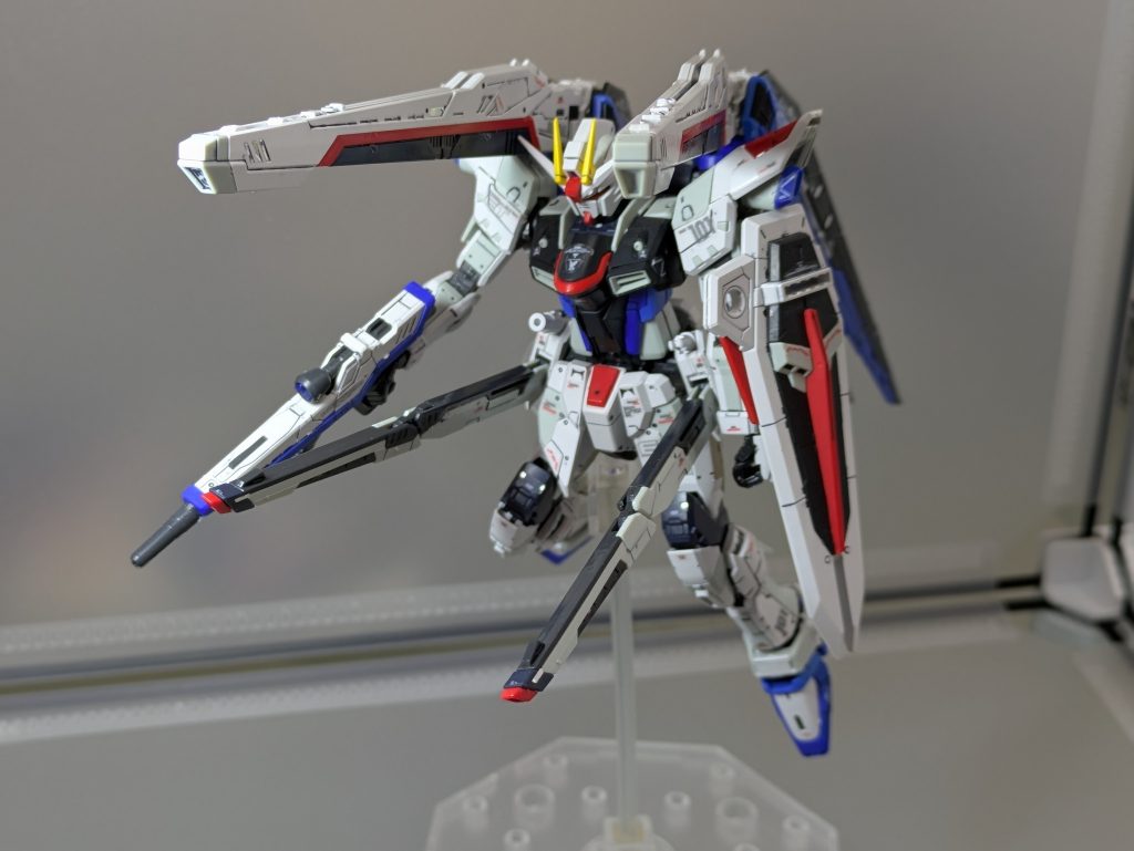 アラスカ基地の地下にサイクロプスを仕掛けられてるシーンが思い浮かびます。