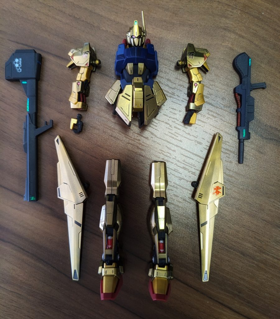 ゴールドのボディと足のシリンダー以外は艶消しで整えました。これが意外と手間のかかる作業でしたが、わりといい。純正の「百」のマークが切れてしまい。セリアで売っている某シールを購入し貼りました。あの漢字はいろんなところに貼りたくなる欲が出ますが、我慢我慢でしす。しかしちょっとウイングに貼ってみました。画像の加工はしていませんが、クリアイエローを上から塗るかどうかめちゃくちゃ悩みましたが、結果この色に落ち着きました。 この上からクリアイエロー塗ったらどうなるのだろうか・・・