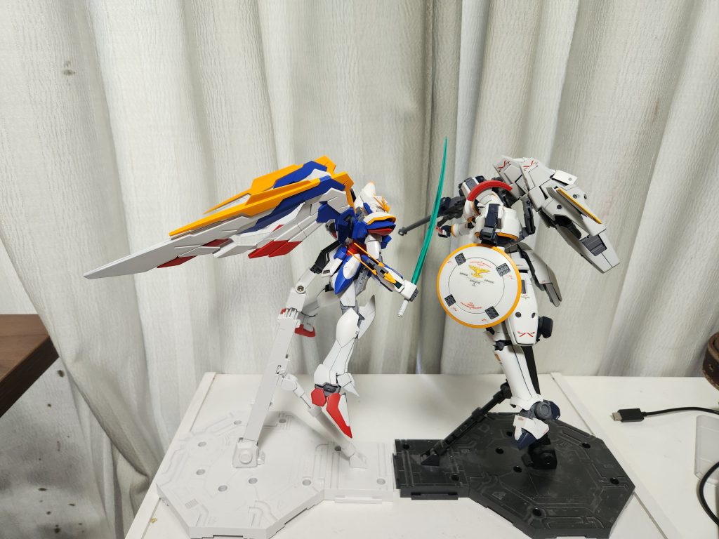 別ショットで、すこし前に制作したウィングガンダムEWと一緒に写真も投稿させていただきます！