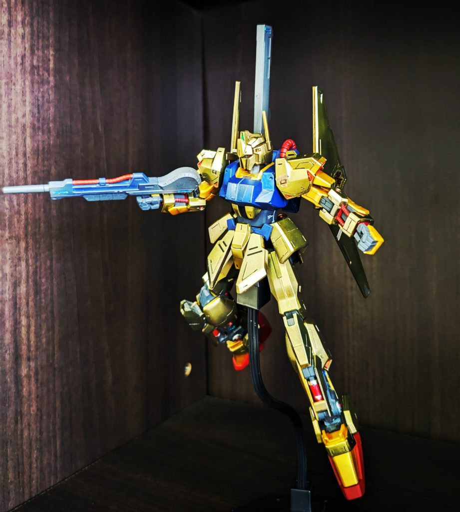 ゴールドのボディに接触しているレッドのパーツはゴールド下地からのクリアレッドのキャンディにしてみましたが・・・画像ではよくわかりませんね。実際に見るとわりといい感じです。ちょっとしたアクセントでキラキラマステをつけていますがいい感じに輝いてくれています。