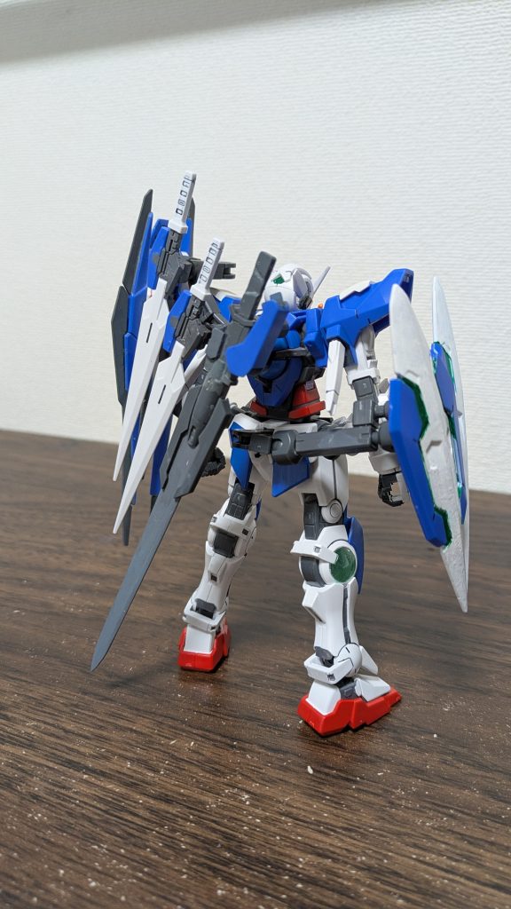 背面この斜めに並んだ長いソードが素敵だぁ私がグラハムガンダムを好きになった理由の一つです。