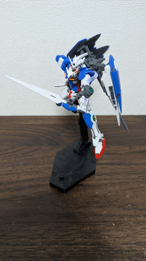 GNロングブレイド逆手持ちしても似合う武器。取り付ける用の穴がやっぱり気になる、、、