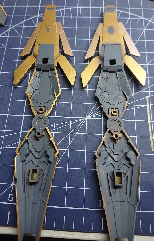 シールド裏面はエナメル吹いて、拭き取るだけの簡単色分けです。