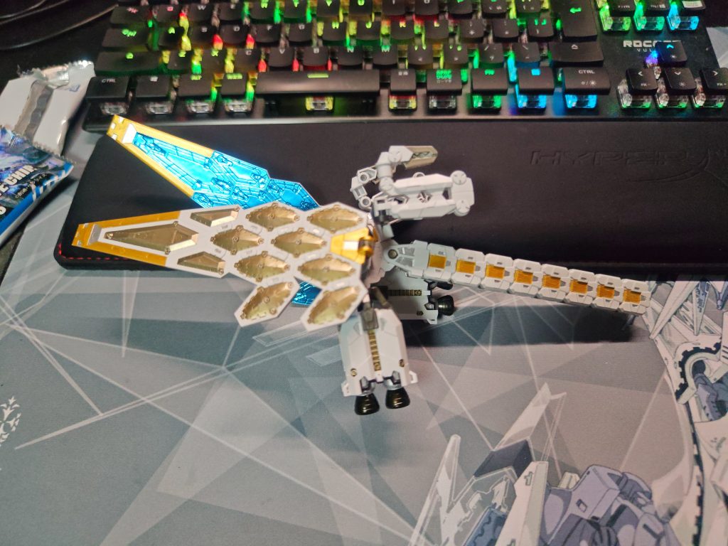 EGグラスフェザーをマーカーで部分塗装–4枚目/制作者:syoooooh