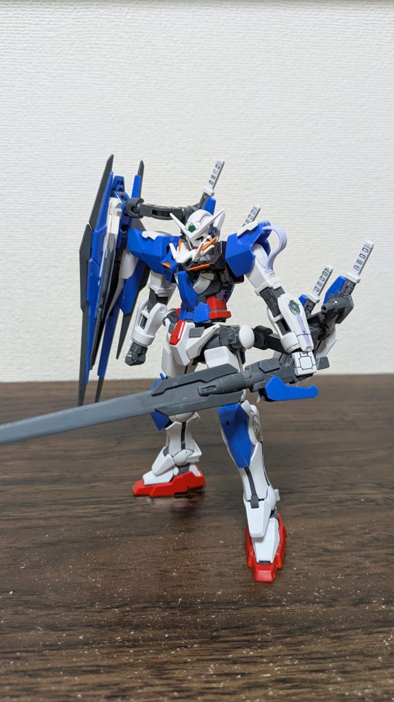 アームを組み替えることでグラハムガンダム風にすることができます。というか元はこの形で作るつもりでした。
