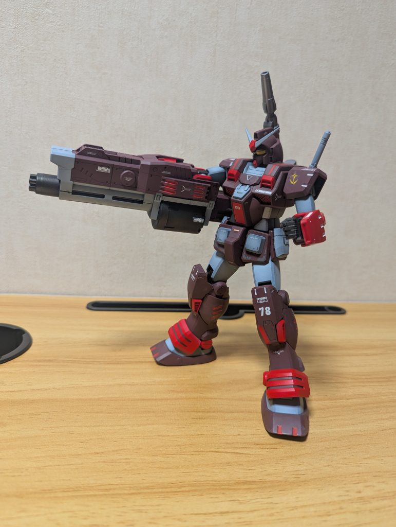 武器のハッタリ感がたまらないですが、関節がすぐヘタれそうです。