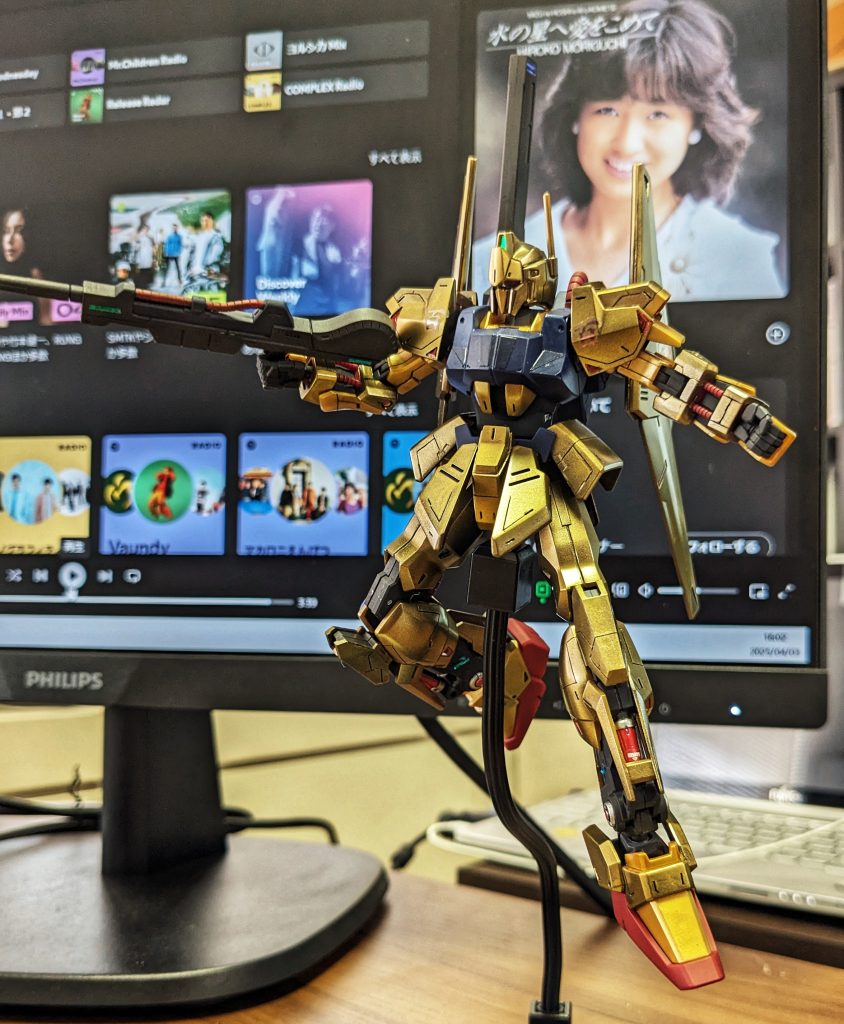 デスクに飾り眺めていたら、ちょうど水の惑星が・・・シャッターチャンスでした。森口さん若い・・・