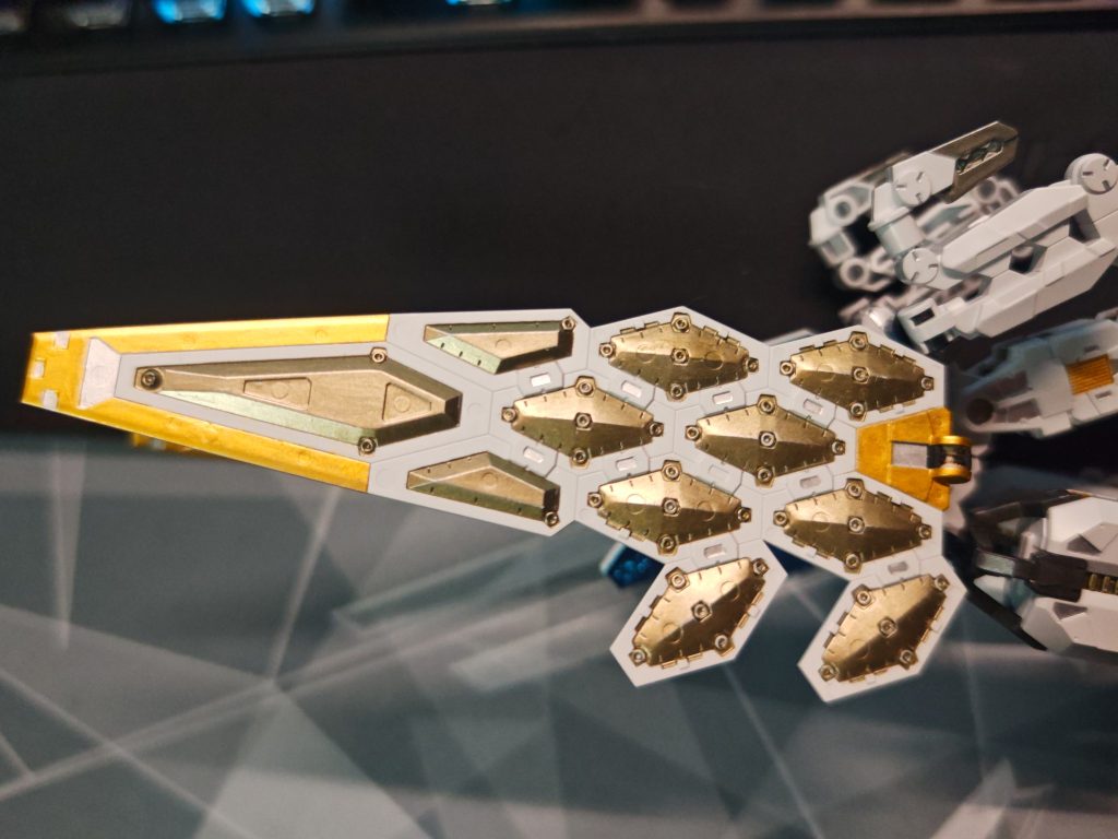 DARK GOLDで塗ったけど良い色です。 はみ出た部分を消すのが大変でしたが…。マジスクとかDULOタングステンブレードとか使ってちまちまと削り落としたのですが、めちゃめちゃ時間かかる…。